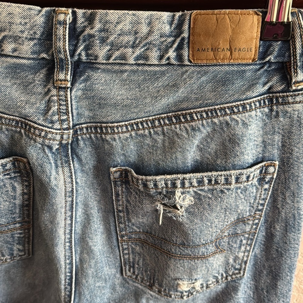 American Eagle Outfitters Women’s Size 4 Blue Distressed Denim High Rise Jeans - Picture 2 of 4